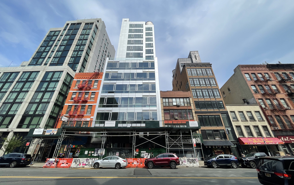 Bowery Retail Unit. Ground-level retail store available. Bowery St. Great visibility, 650 sq ft, ideal for boutique or tech store. Competitive rent. 139 Bowery, New York, NY 10002, (212) 555‑8484, &nbsp;leasing@boweryspaces.com